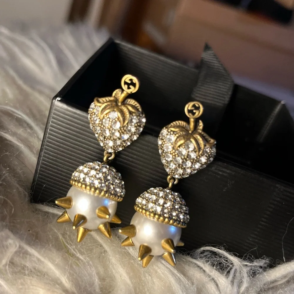 💯 Authentic GUCCI Strawberry Faux Pearl and Crystal Studded Earrings.🍓 - Picture 2 of 5